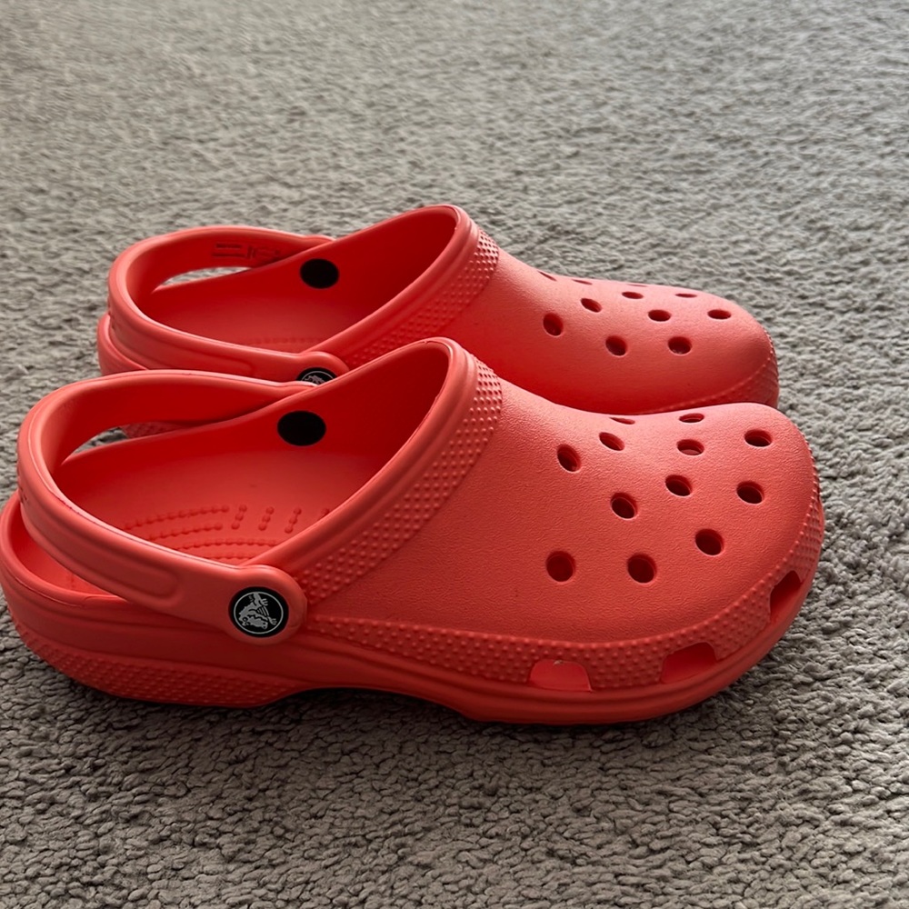 Coral colored crocs